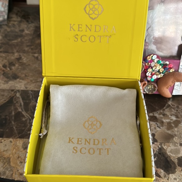 Beautiful Kendra Scott Necklace! NWOT! - Picture 6 of 6